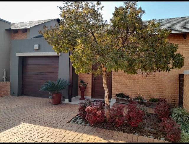 2 BEDROOM TOWNHOUSE FOR SALE IN RETIRE AT MIDSTREAM